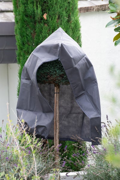 Winterschutzhaube für Pflanzen im Garten zur Abdeckung von Kübelpflanzen oder Baumkronen.
