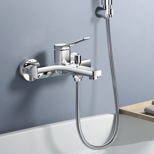 Wannenarmatur mit Brauseschlauch zur Wandmontage