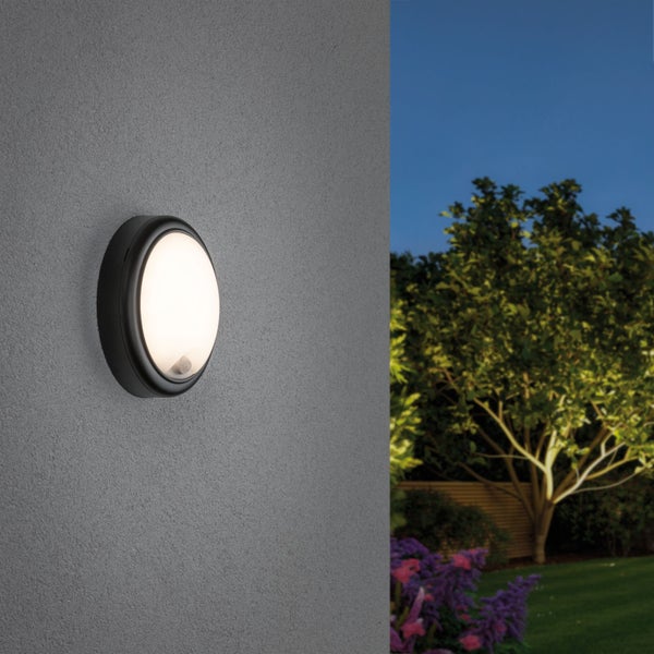 LED Außenwandleuchte Dämmerungsgesteuerter Bewegungsmelder (IR) IP44 180mm 3000K 15W 1050lm 230V Grau Kunststoff