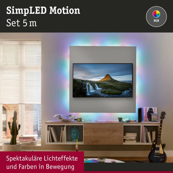 Wohnzimmer mit medialem Entertainment-Center mit SimpLED Motion Lichtleiste
