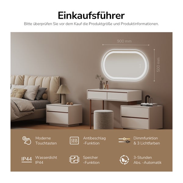 Szene eines Schlafzimmers mit Bett, Nachttischen und einem beleuchteten Spiegel mit den Maßen 900 mm mal 500 mm sowie den Symbolen für moderne Touchtasten, Antibeschlag Funktion, Dimmfunktion mit drei Lichtfarben, Wasserdichtigkeit IP44, Speicherfunktion und einer automatischen Abschaltung nach drei Stunden.