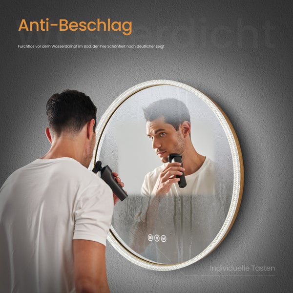 Mann rasiert sich vor einem runden Badezimmerspiegel mit Antibeschlag Funktion