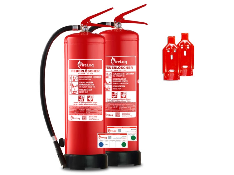 Zwei rote Schaum Feuerlöscher mit Halterungen