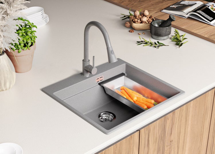 Küchenspüle aus Verbundwerkstoff mit Abtropfschale und Armatur auf einer Küchentheke.