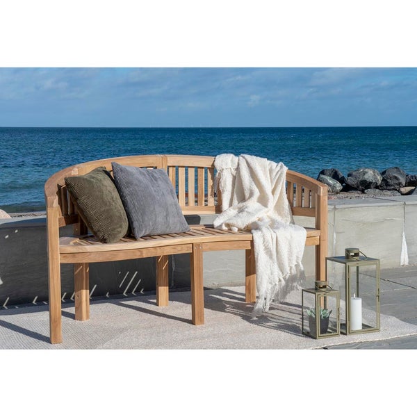 Wandmontiertes Katzenmöbel-Set mit verschiedenen Plattformen und Kratzbaum, an dem zwei Katzen spielen