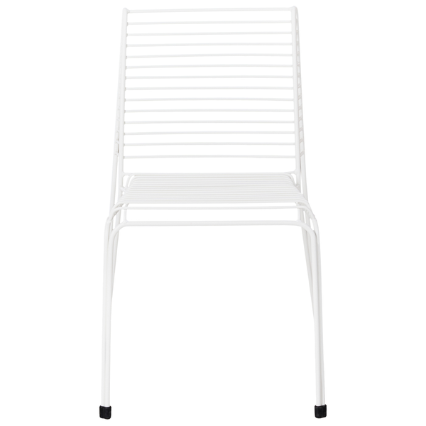 Esstischgarnitur mit schwarzer Tischplatte und zwei weißen Stühlen auf einer Terrasse