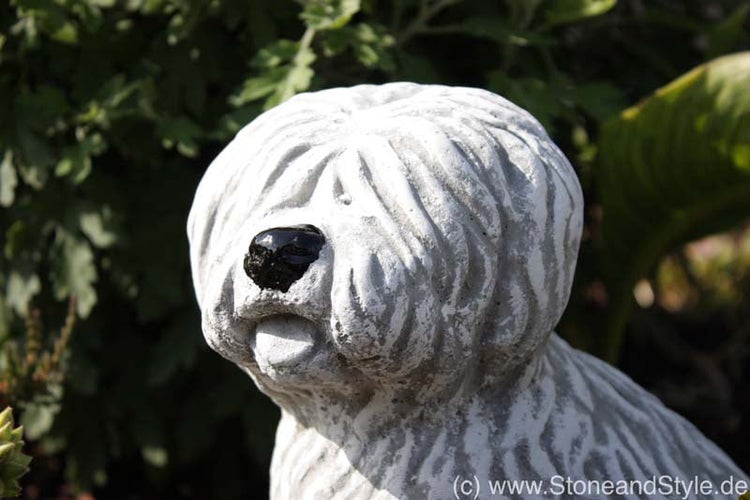 Steinfigur Hund für den Garten aus wetterfestem Steinguss