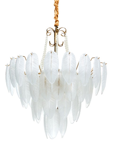 Kronleuchter mit Glasfedern und Perlen