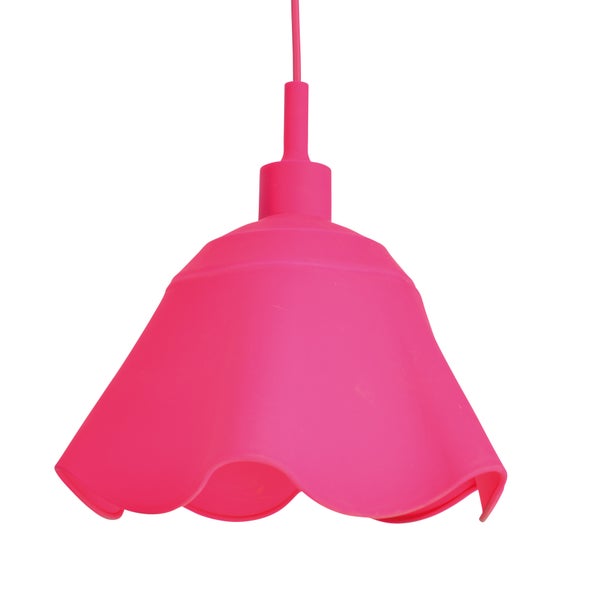 Hängeleuchte mit geschwungenem Lampenschirm