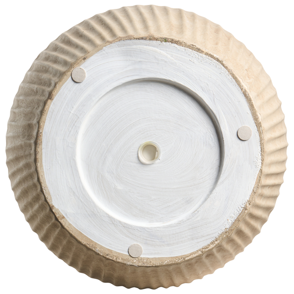 Unterseite eines Pflanzgefäßes mit Abflussloch und Möbelschonern