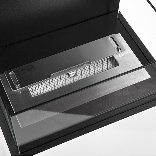 Detailansicht eines Bio-Ethanol-Kaminbrenners aus Edelstahl mit Sicherheitsglas