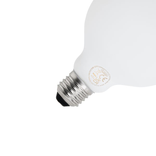 Nahaufnahme einer LED-Lampe mit E27-Sockel