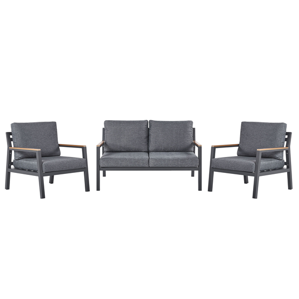 Gartenmöbel-Set mit Sofa und Sesseln mit grauen Polstern und Holzarmlehnen
