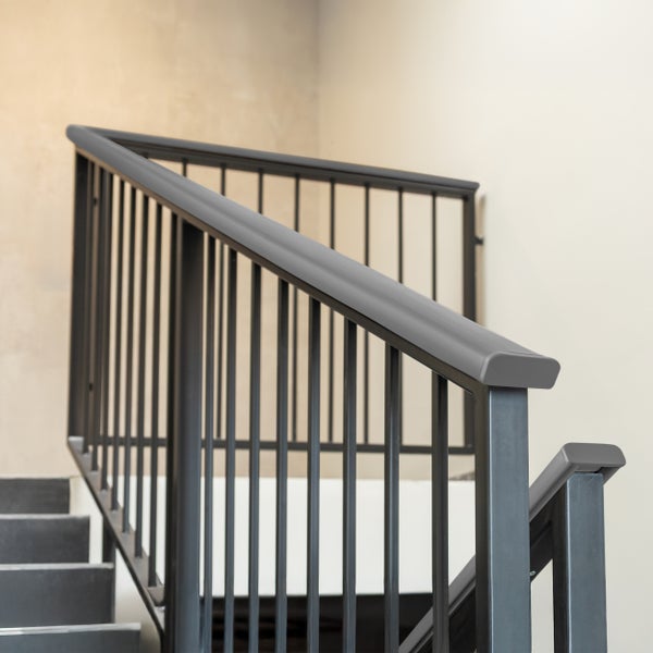 Treppe mit Geländer