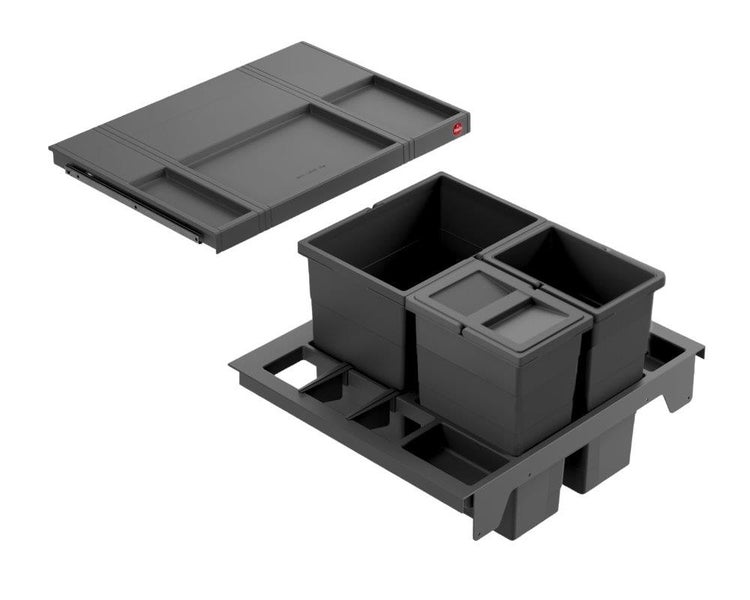 Hailo Mülltrennsystem für Küchenauszüge mit drei Abfalleimern und Ablagefläche aus grauem Kunststoff. Hailo Logo.