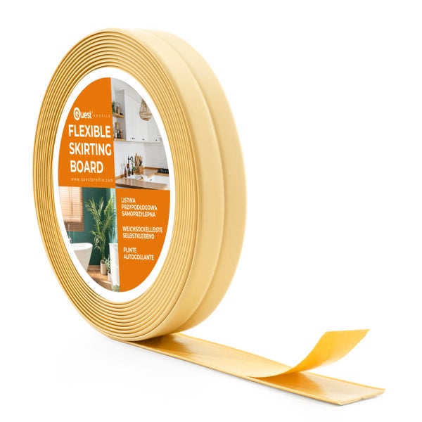Eine Rolle selbstklebende Weichsockelleiste aus Kunststoff für flexible Wandanschlüsse im Innenbereich.