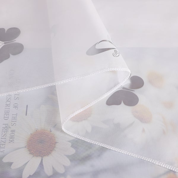 Gardine mit Blumen- und Schmetterlingsmuster