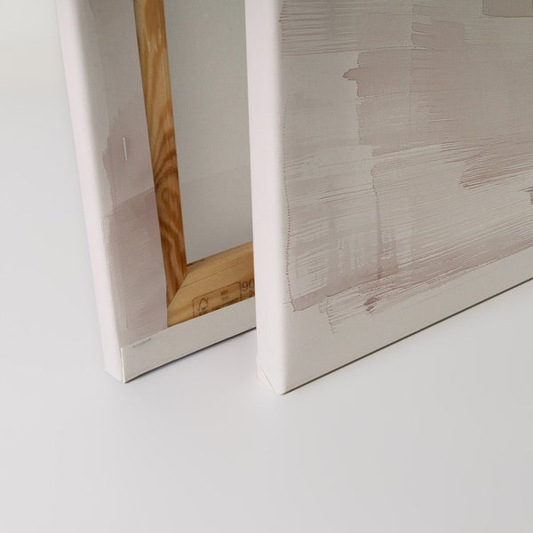 Zwei Leinwände mit Holzrahmen im Detail