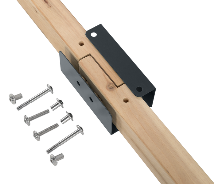 Holzbalken mit Metallverbindung und Schrauben