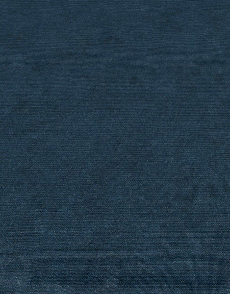 Gartenstuhl mit Armlehne und grauen Polstern