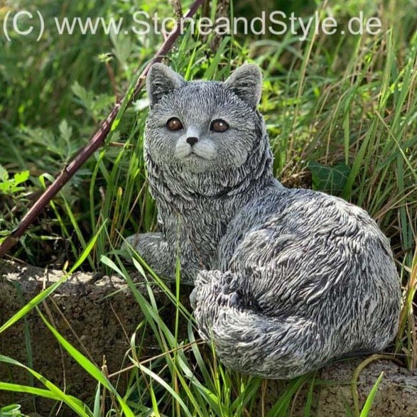 Steinfigur Katze sitzend zur Gartendekoration aus witterungsbeständigem Material