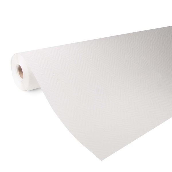 Nahaufnahme eines japanischen Ahorns im Gartenbeet