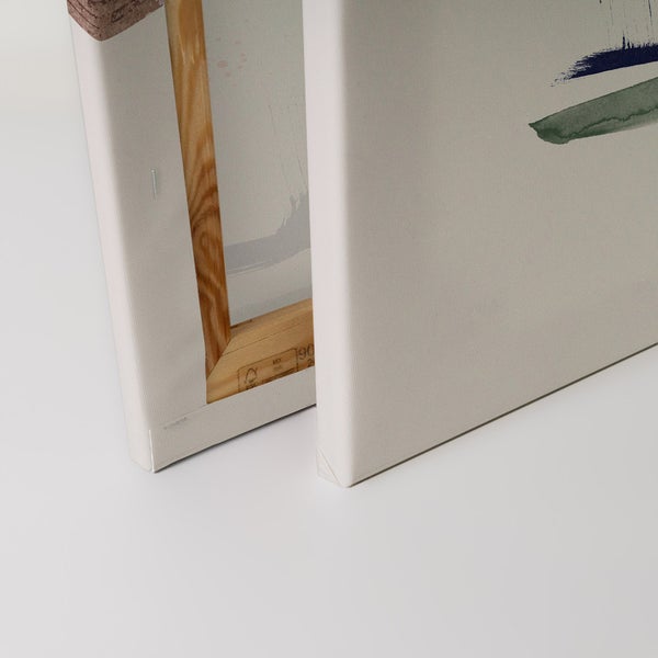 Nahaufnahme von zwei Leinwandbildern mit Holzrahmen