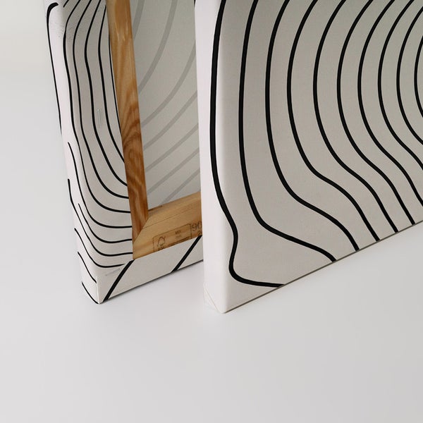 Leinwandbild mit abstraktem Linienmuster und Holzrahmen