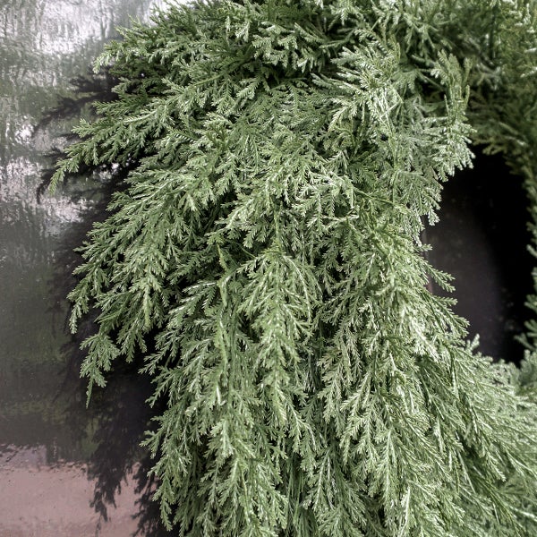 Dekorativer Türkranz aus künstlichem Zypressenzweig