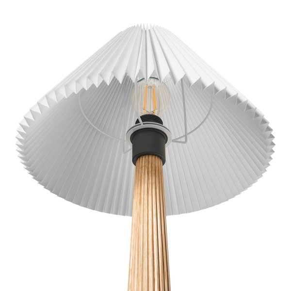Tischleuchte mit Lampenschirm aus Papier und einem Fuß aus Holz