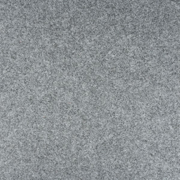 Nahaufnahme der Textur eines grauen Nadelvlies-Teppichbodens.