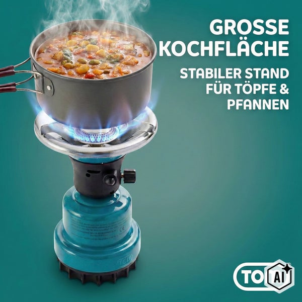 Campingkocher mit Topf auf Gasflamme, zeigt große Kochfläche und stabilen Stand für Töpfe und Pfannen, inklusive TOM Logo.