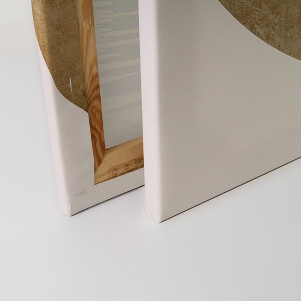 Detailansicht zweier Leinwandbilder mit Holzrahmen