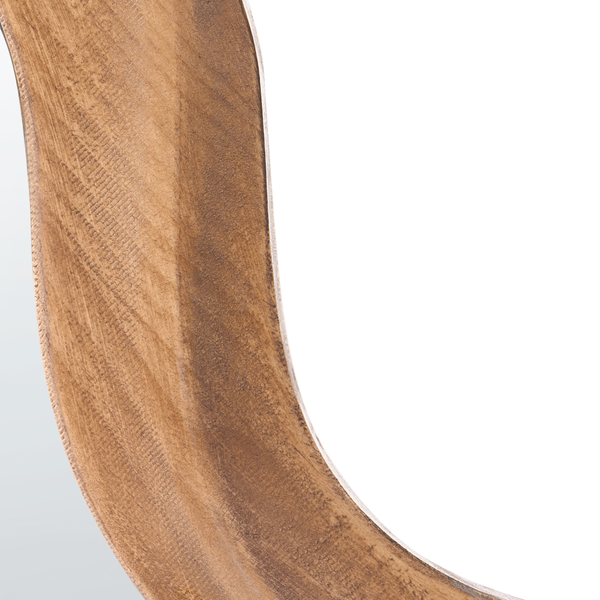 Detailansicht eines Spiegels mit Rahmen aus Holz