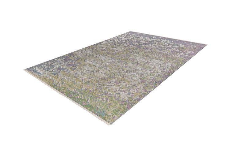 Rechteckiger Kurzflorteppich mit Vintage-Muster und Fransen.