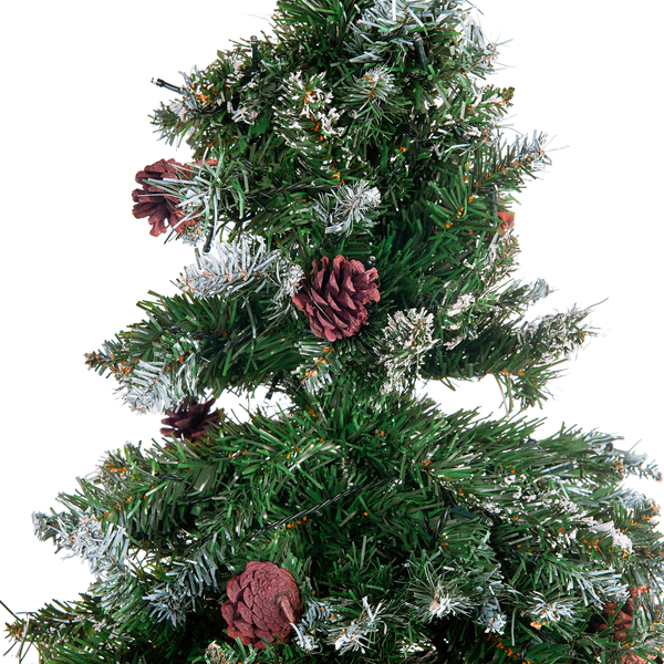 Geschmückter Weihnachtsbaum mit Tannenzapfen