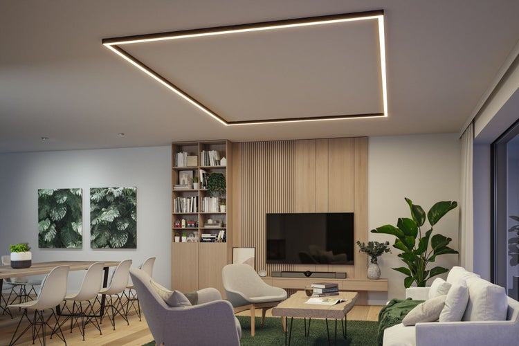 Moderne quadratische LED Deckenleuchte als Rahmen in einem offenen Wohnzimmer mit Holzwand und gemütlicher Einrichtung.