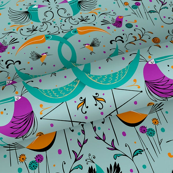 Stoff mit Vogel- und Pflanzenmuster