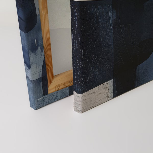 Detailansicht einer Leinwand mit abstraktem Muster und Holzrahmen