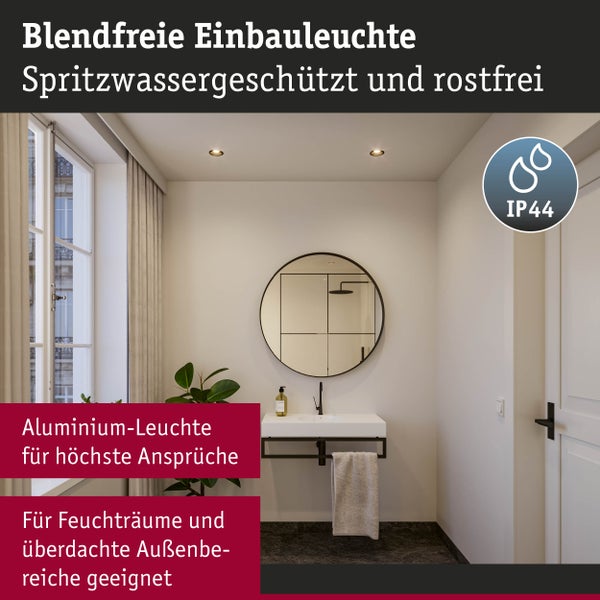 Badezimmer mit Einbauspots in der Decke und IP44 Kennzeichnung für Spritzwasserschutz