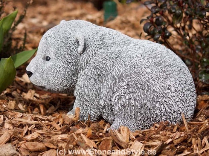 Steinfigur Bärenbaby als Gartendekoration aus Steinguss in naturnaher Optik