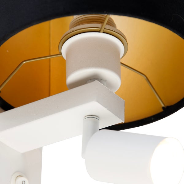 Detailansicht einer Lampe mit schwarzem Lampenschirm und weissem Lampenfuss