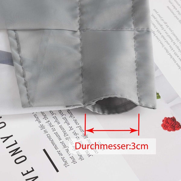 Grauer Stoff mit einem Durchmesser von 3 cm