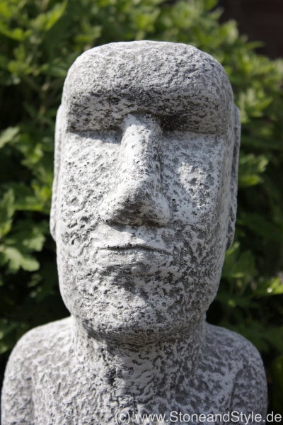 Gartenfigur Moai Kopf aus Stein für den Gartenbereich