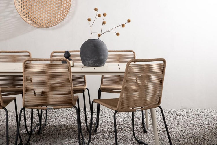 Esstischgruppe mit Tisch und Stühlen mit Seilbespannung