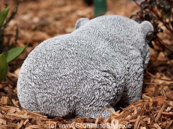Steinfigur in Form eines Wombats als Gartenfigur aus frostbeständigem Material zur Dekoration im Außenbereich