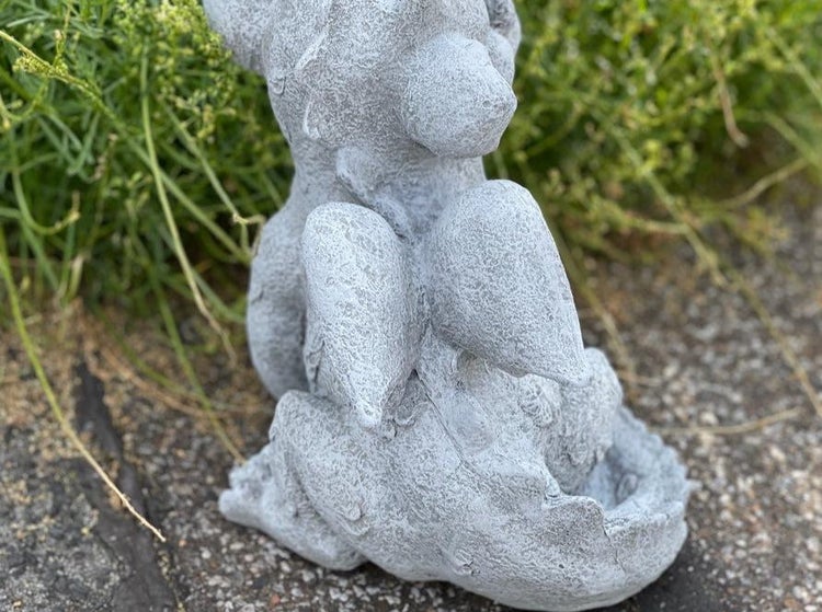 Steinfigur kleiner Drache aus wetterfestem Kunststein als Gartendekoration