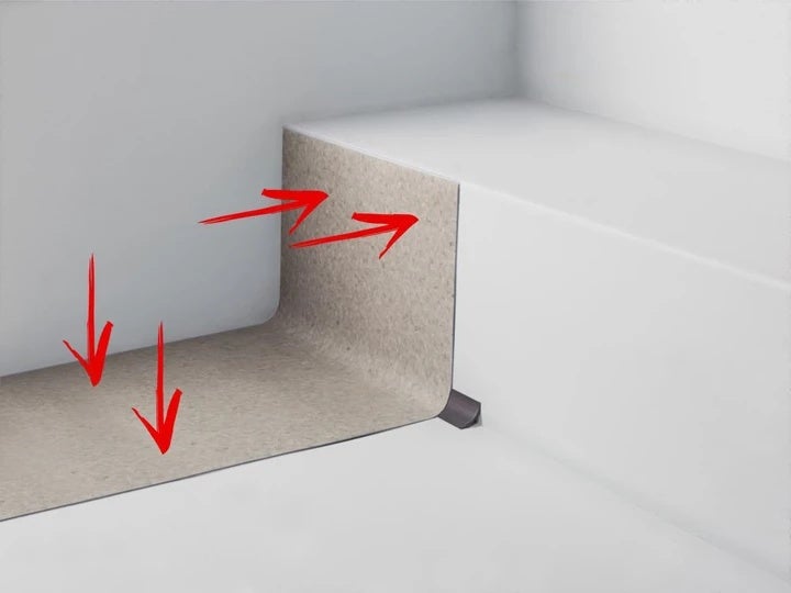 Bodenbelag Installation mit Sockelleiste