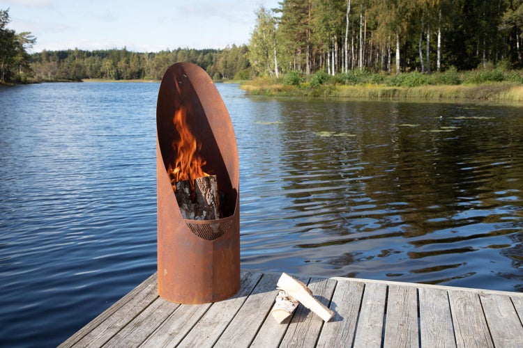 Bastian Gartenkamin, Lagerfeuer Stahl rostorange. 37 X 37 X 100 cm