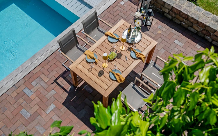 Handtuchwärmer-Anschlussdetails mit Entlüftungsventil, Elektroheizstab, Warmwasseranschluss, G 1/2-Zoll-Gewinde und 131 mm Abstand